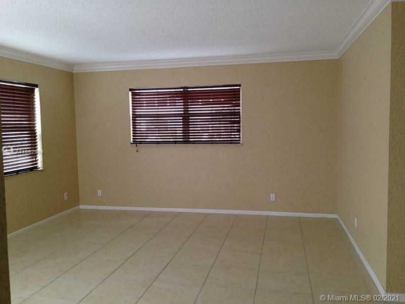 Recently Rented: $1,350 (1 beds, 1 baths, 718 Square Feet)