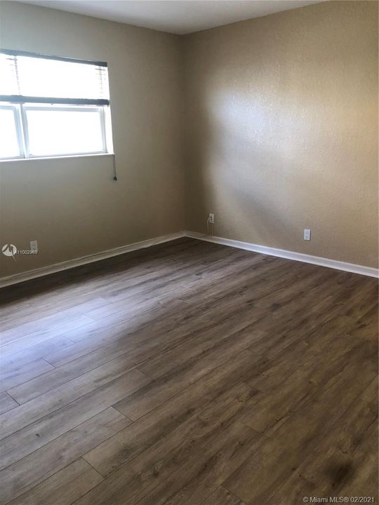 Recently Rented: $1,350 (1 beds, 1 baths, 718 Square Feet)