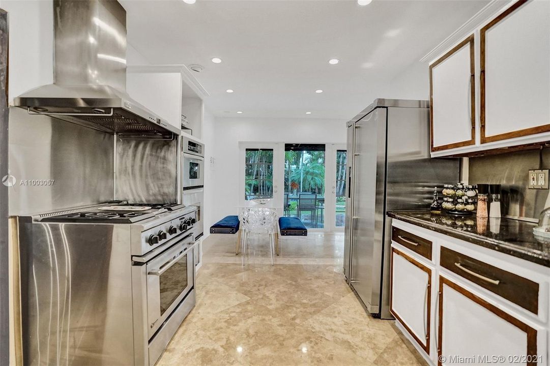 Recently Sold: $2,275,000 (4 beds, 5 baths, 2727 Square Feet)