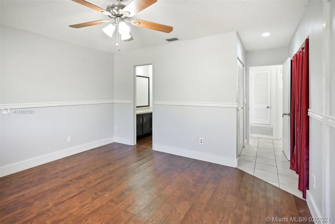 Recently Sold: $199,000 (2 beds, 2 baths, 905 Square Feet)