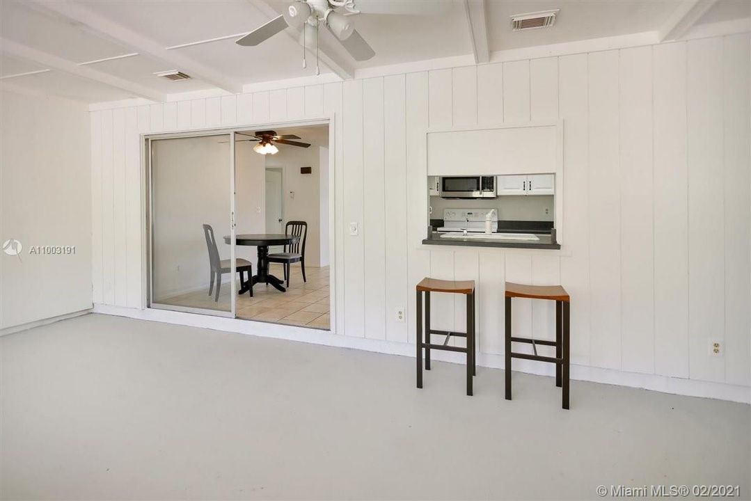 Recently Sold: $199,000 (2 beds, 2 baths, 905 Square Feet)