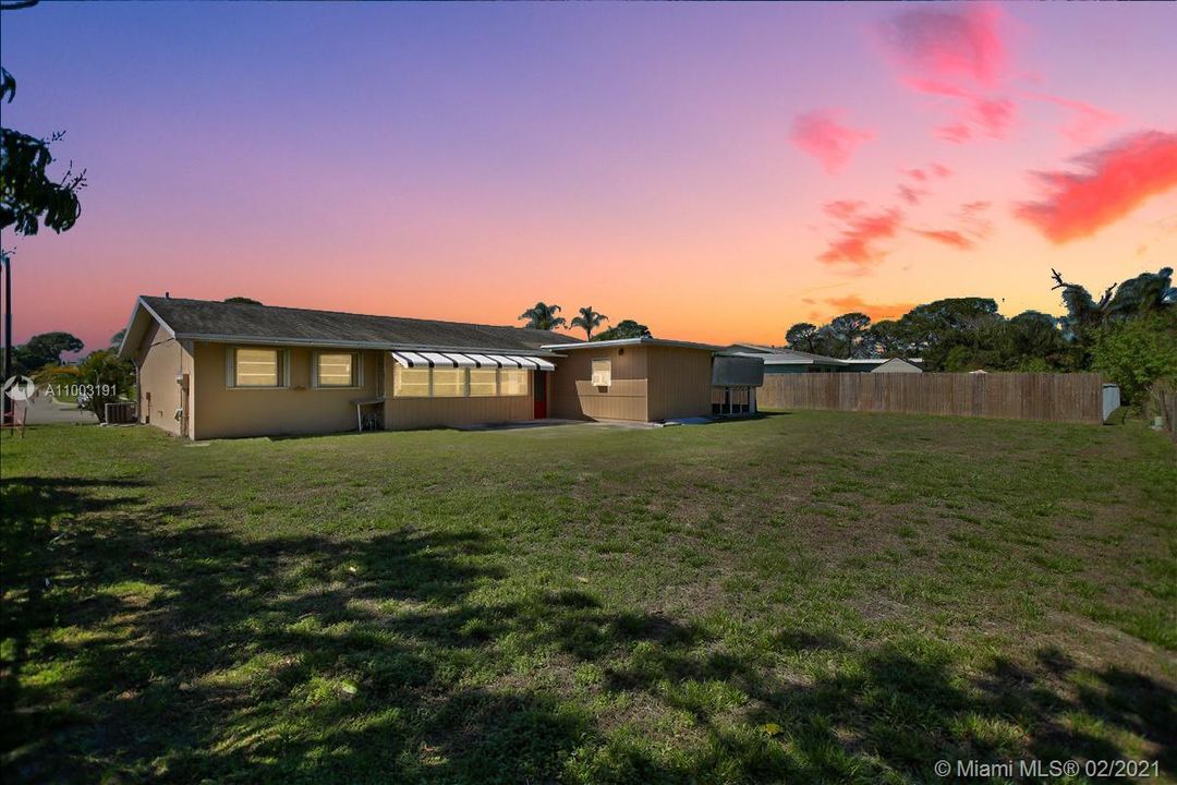 Recently Sold: $199,000 (2 beds, 2 baths, 905 Square Feet)