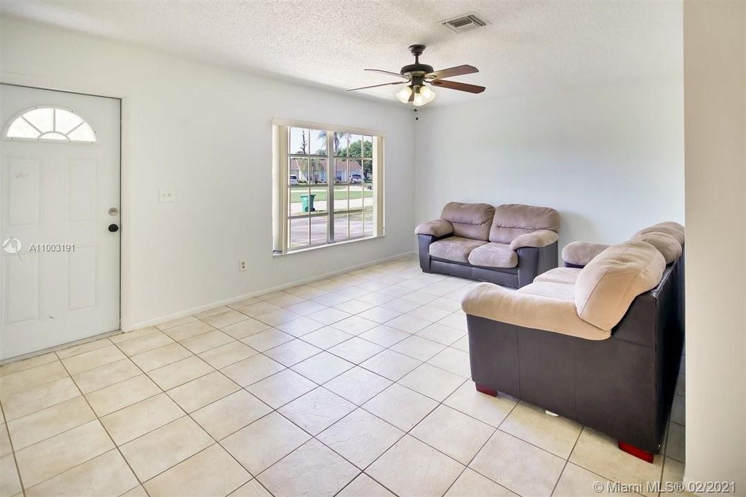 Recently Sold: $199,000 (2 beds, 2 baths, 905 Square Feet)