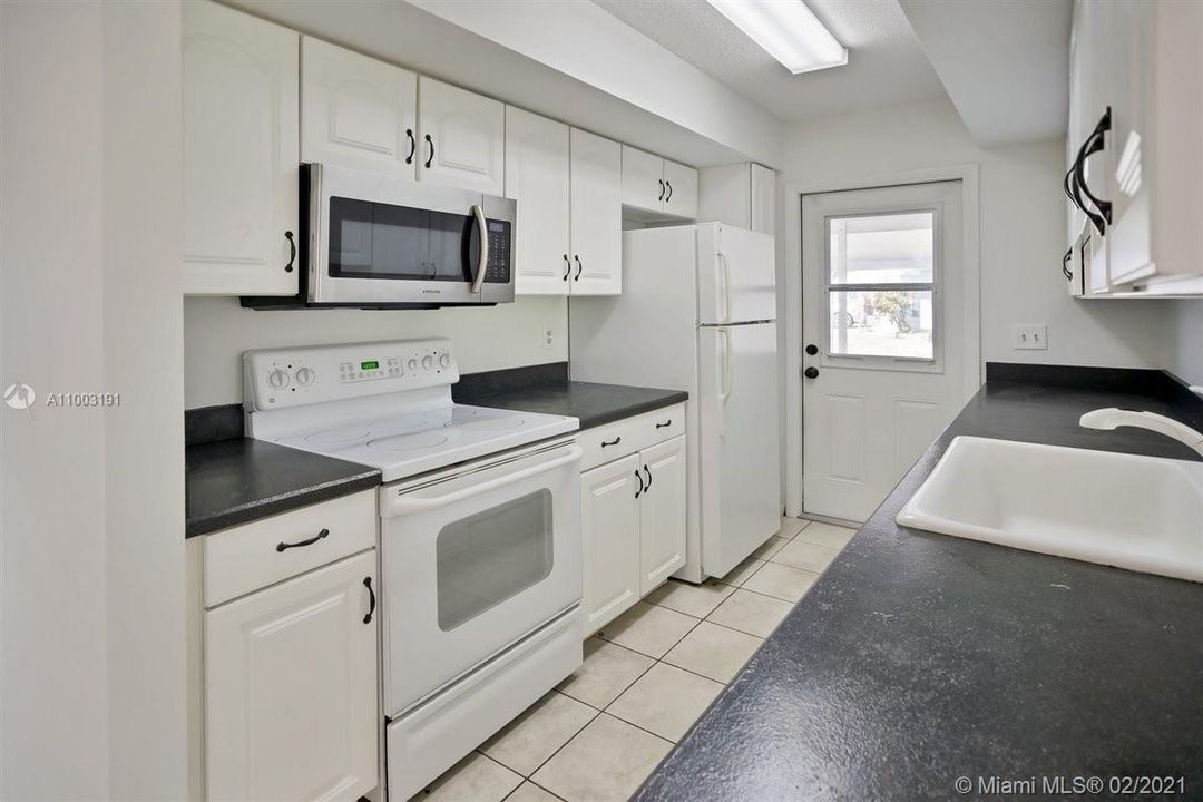 Recently Sold: $199,000 (2 beds, 2 baths, 905 Square Feet)