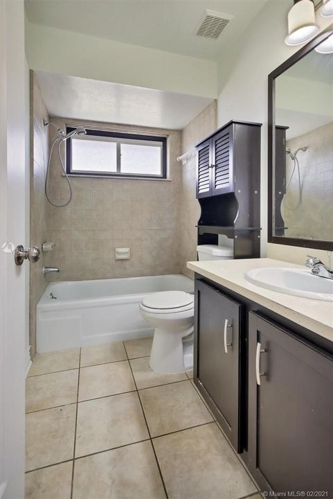 Recently Sold: $199,000 (2 beds, 2 baths, 905 Square Feet)