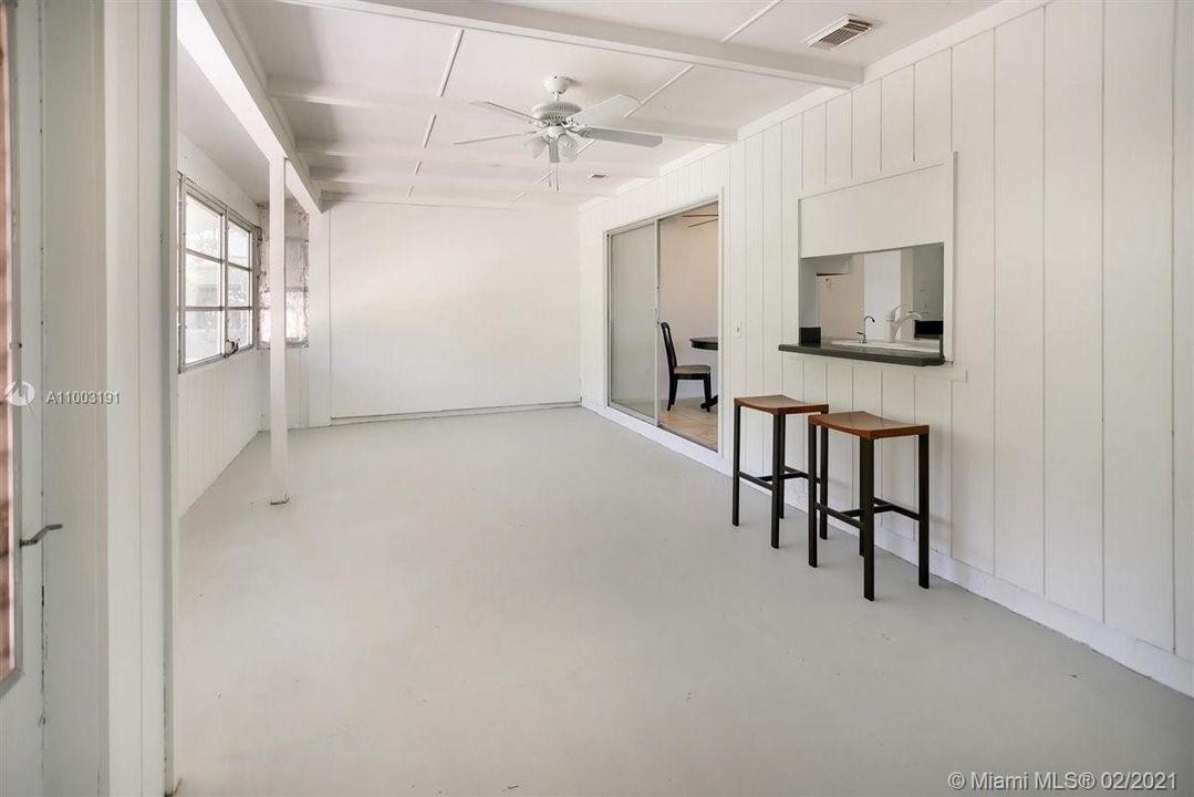 Recently Sold: $199,000 (2 beds, 2 baths, 905 Square Feet)