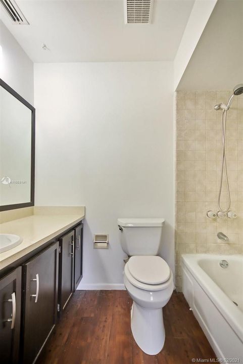 Recently Sold: $199,000 (2 beds, 2 baths, 905 Square Feet)