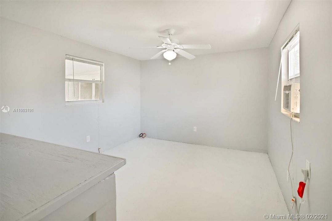 Recently Sold: $199,000 (2 beds, 2 baths, 905 Square Feet)