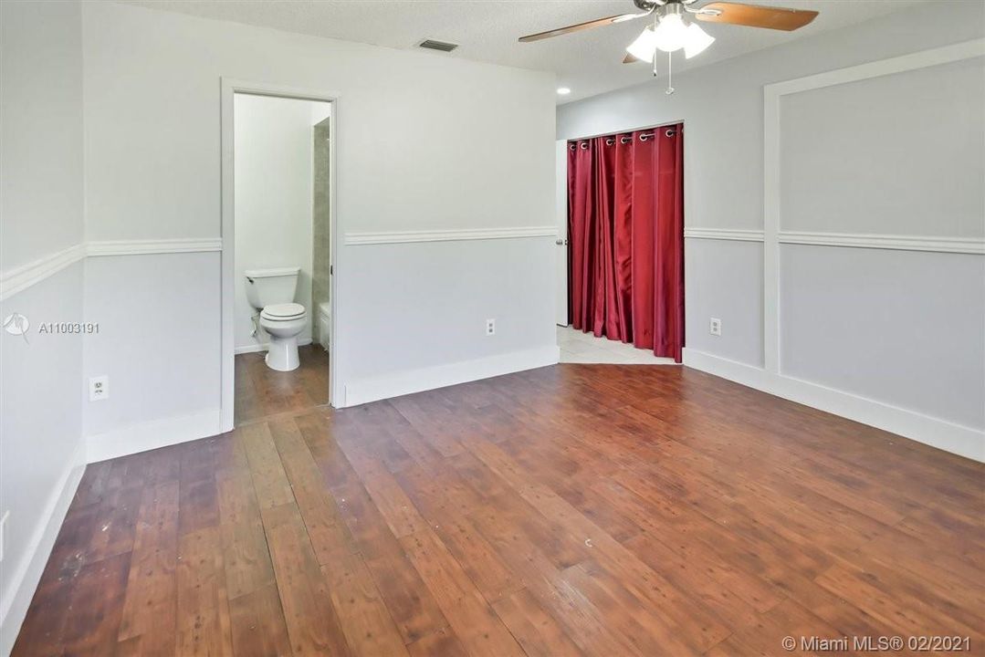 Recently Sold: $199,000 (2 beds, 2 baths, 905 Square Feet)