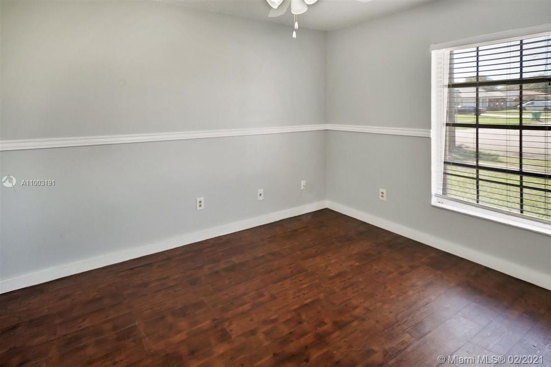 Recently Sold: $199,000 (2 beds, 2 baths, 905 Square Feet)