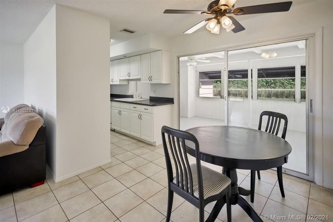 Recently Sold: $199,000 (2 beds, 2 baths, 905 Square Feet)