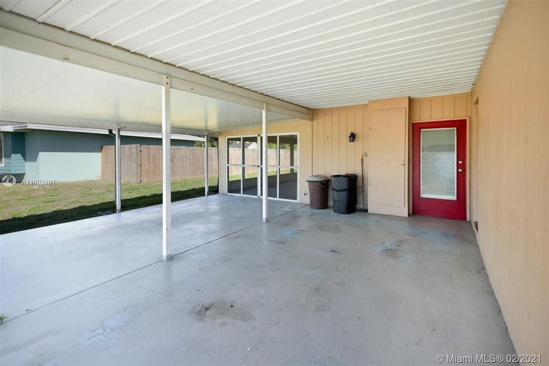 Recently Sold: $199,000 (2 beds, 2 baths, 905 Square Feet)