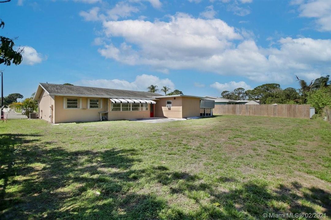 Recently Sold: $199,000 (2 beds, 2 baths, 905 Square Feet)