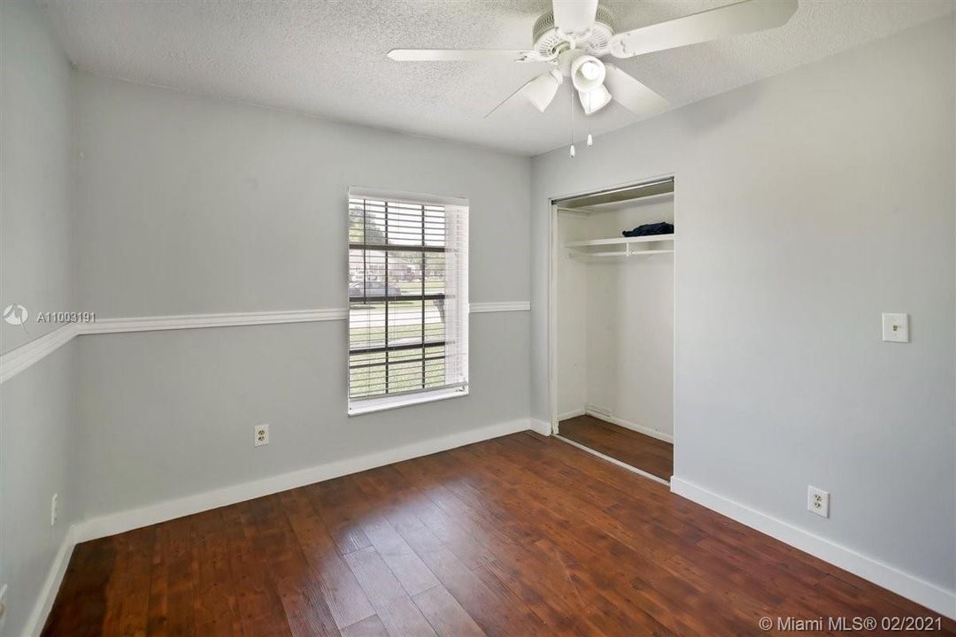 Recently Sold: $199,000 (2 beds, 2 baths, 905 Square Feet)