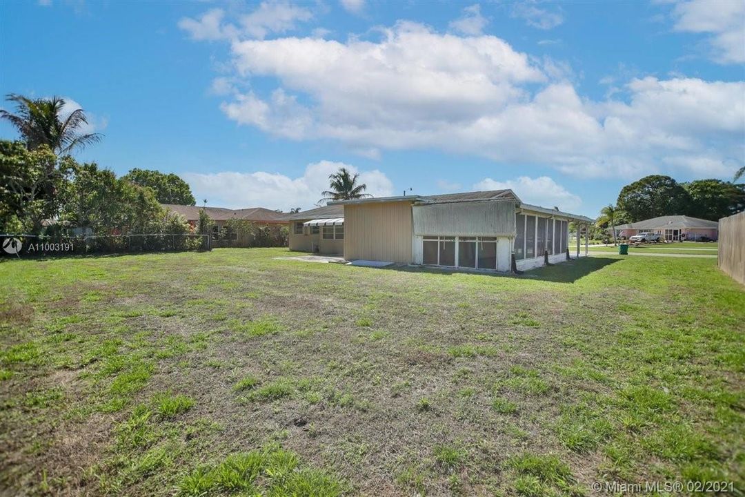 Recently Sold: $199,000 (2 beds, 2 baths, 905 Square Feet)