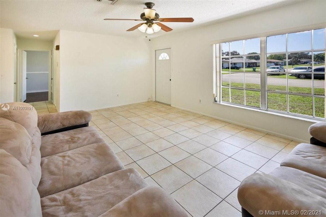 Recently Sold: $199,000 (2 beds, 2 baths, 905 Square Feet)