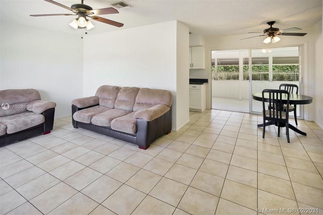 Recently Sold: $199,000 (2 beds, 2 baths, 905 Square Feet)