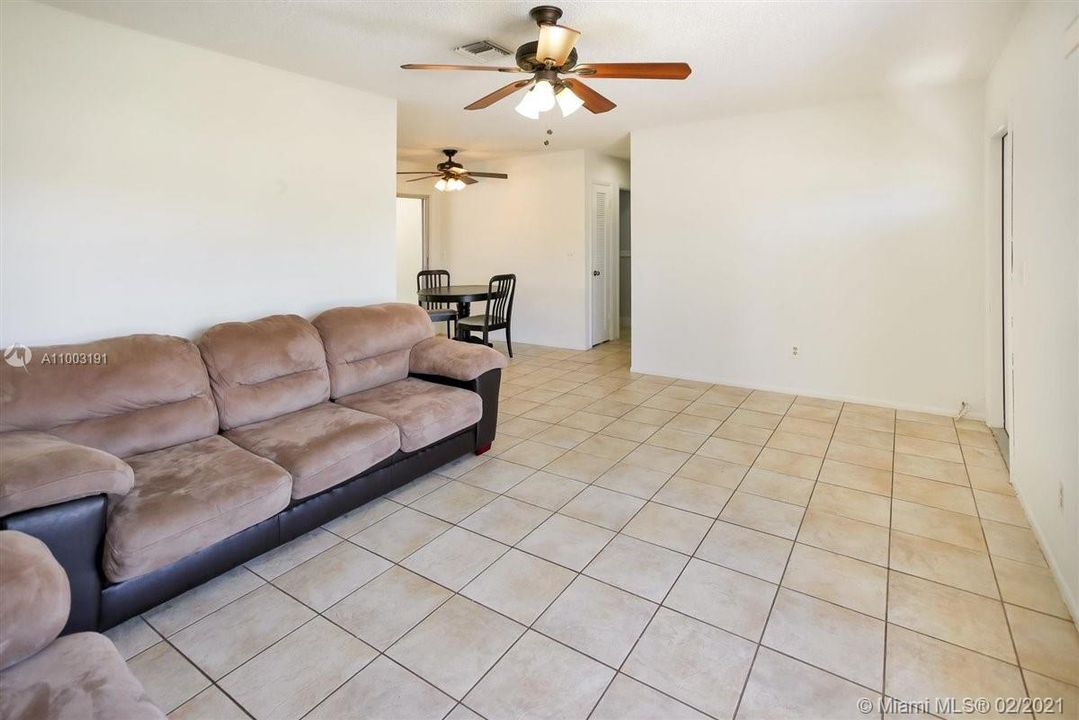 Recently Sold: $199,000 (2 beds, 2 baths, 905 Square Feet)