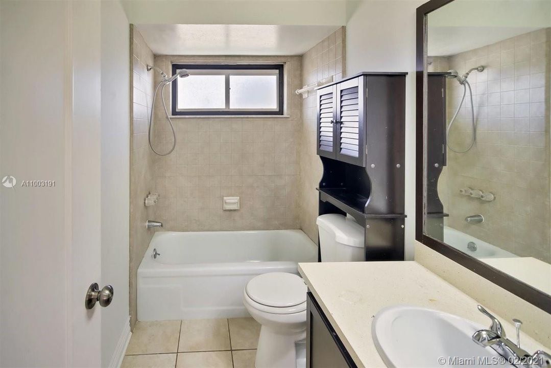 Recently Sold: $199,000 (2 beds, 2 baths, 905 Square Feet)