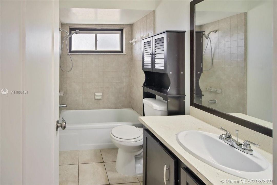 Recently Sold: $199,000 (2 beds, 2 baths, 905 Square Feet)