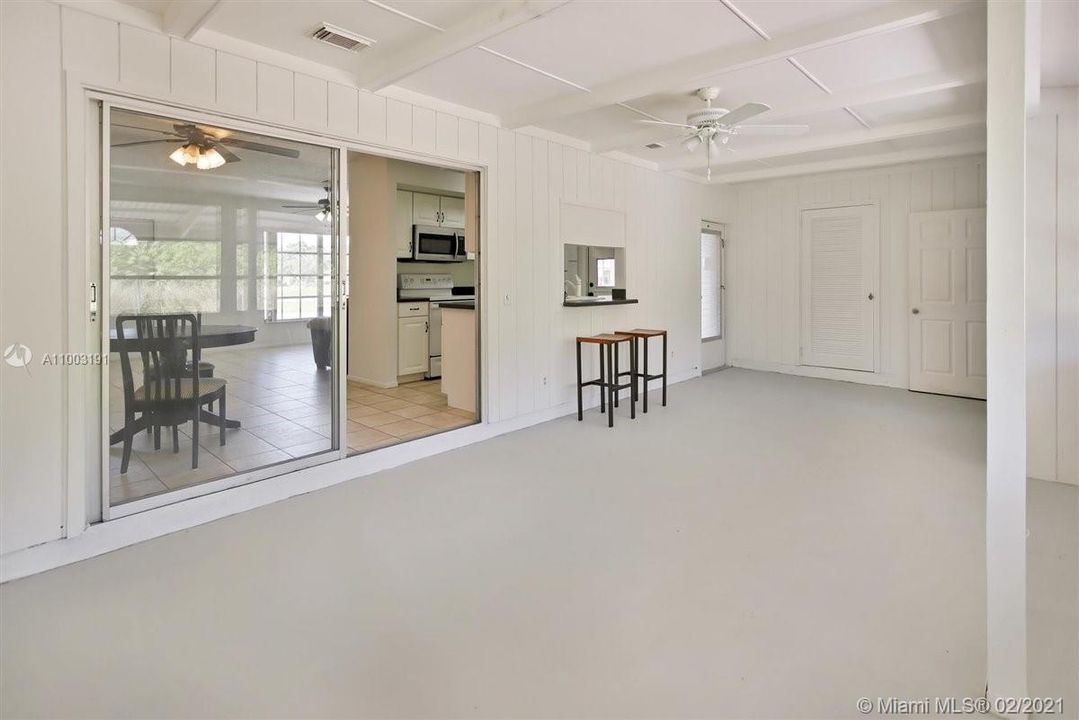 Recently Sold: $199,000 (2 beds, 2 baths, 905 Square Feet)