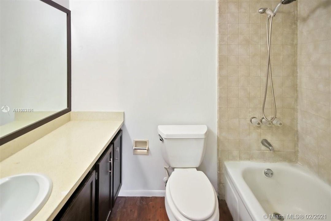 Recently Sold: $199,000 (2 beds, 2 baths, 905 Square Feet)