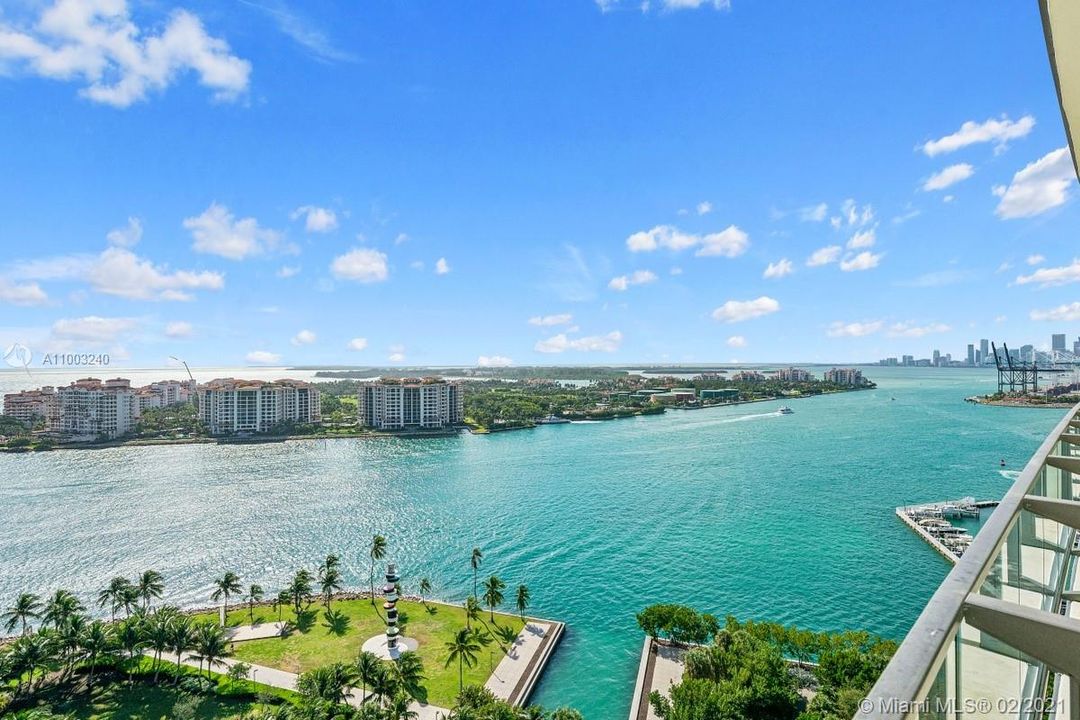 Recently Sold: $7,750,000 (3 beds, 3 baths, 2756 Square Feet)