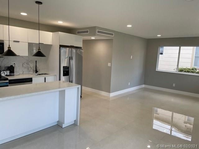Recently Sold: $305,900 (3 beds, 2 baths, 1080 Square Feet)