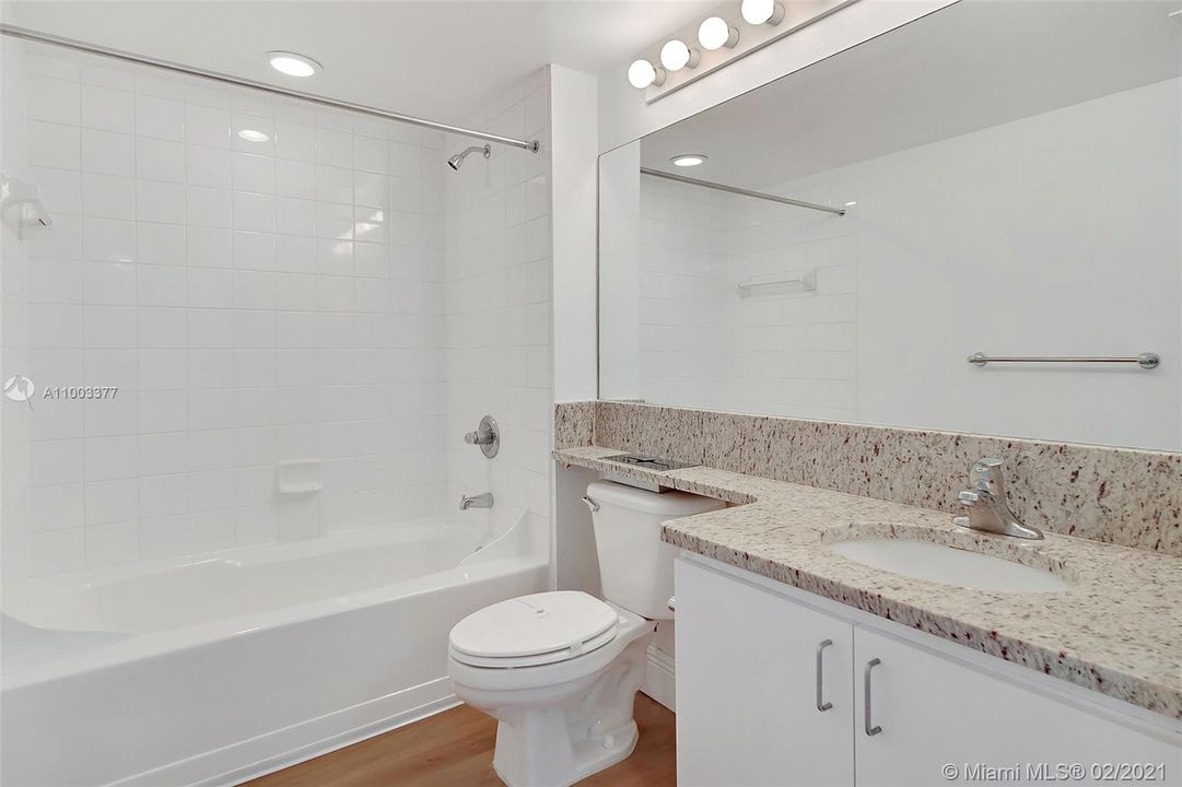 最近租的: $2,366 (1 贝兹, 1 浴室, 928 平方英尺)