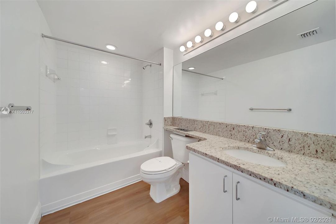 Недавно арендовано: $2,366 (1 спален, 1 ванн, 928 Квадратных фут)