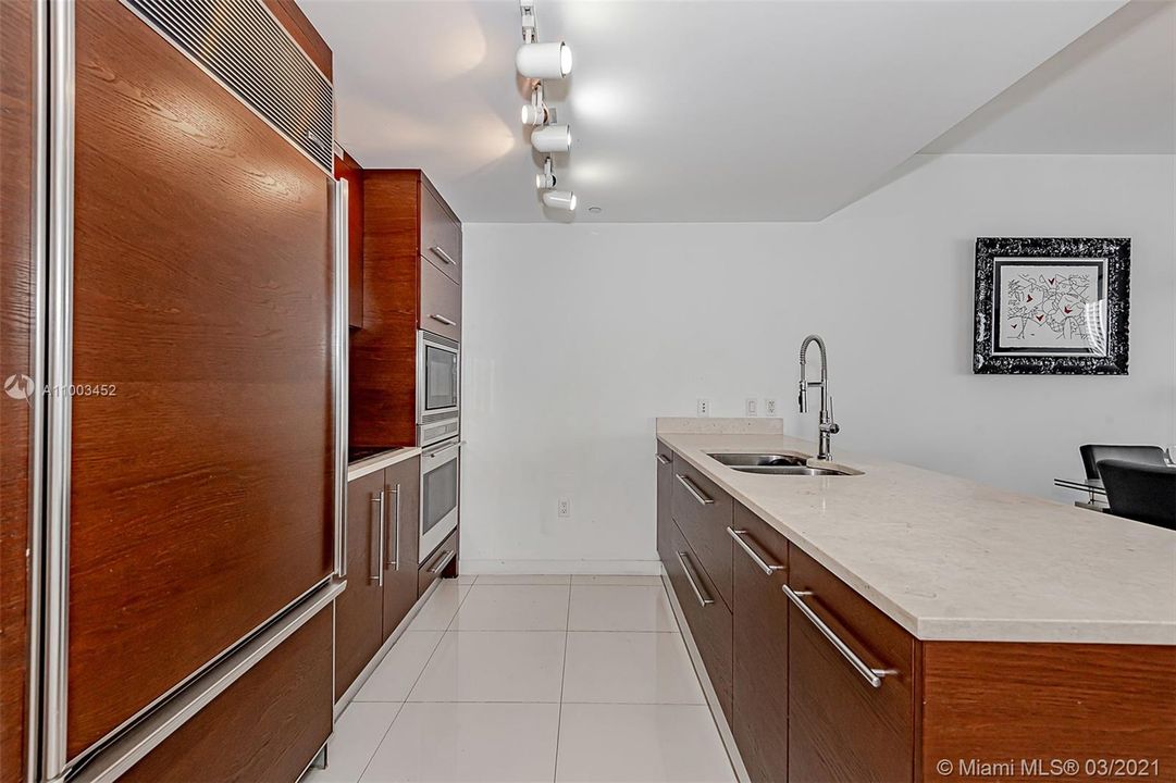 Recently Sold: $358,000 (1 beds, 1 baths, 798 Square Feet)