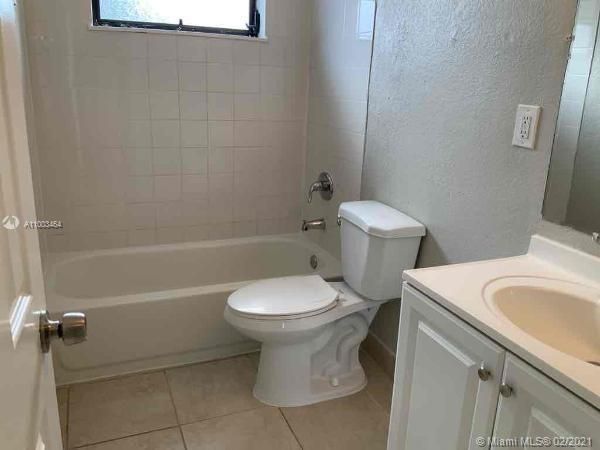 最近租的: $2,735 (5 贝兹, 3 浴室, 2059 平方英尺)