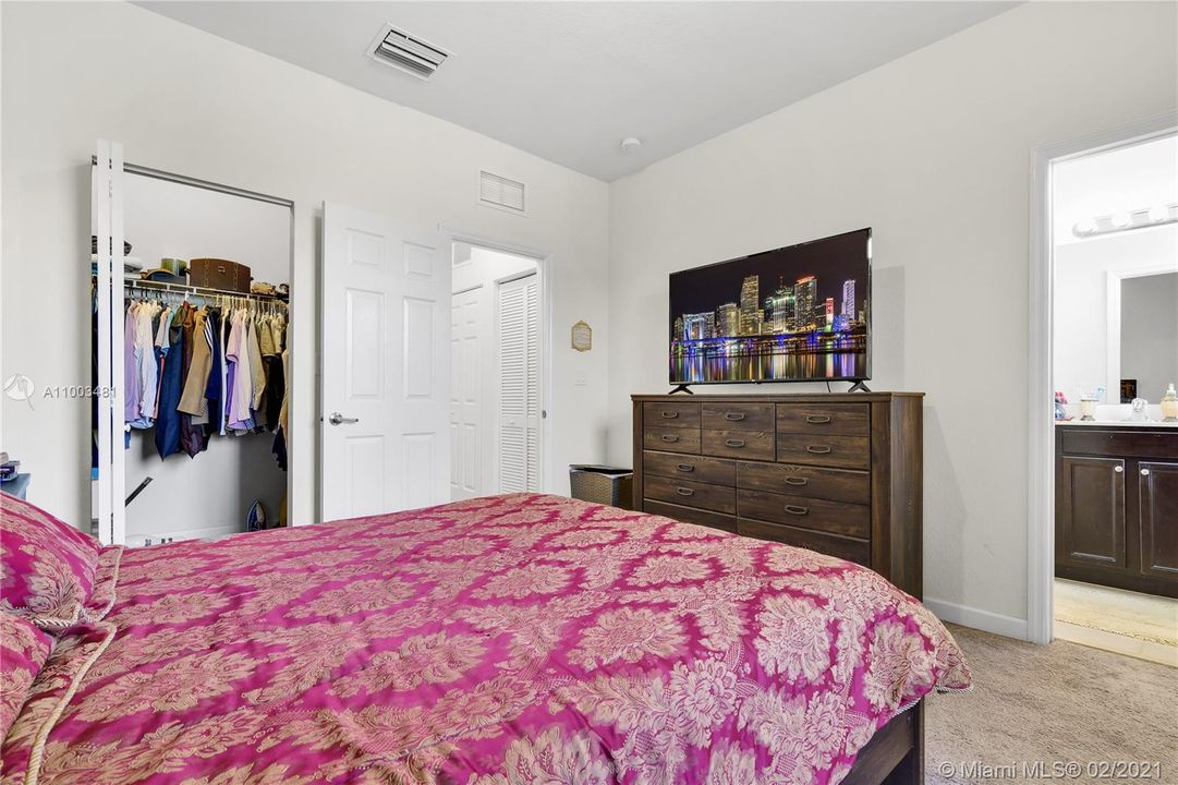 Vendido Recientemente: $249,000 (2 camas, 2 baños, 1422 Pies cuadrados)