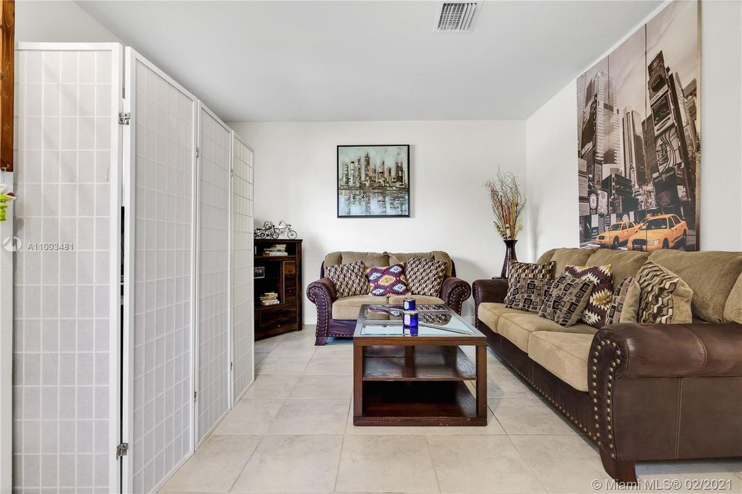 Vendido Recientemente: $249,000 (2 camas, 2 baños, 1422 Pies cuadrados)