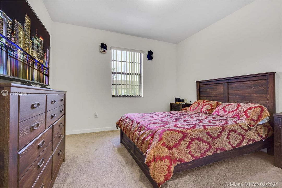 Vendido Recientemente: $249,000 (2 camas, 2 baños, 1422 Pies cuadrados)