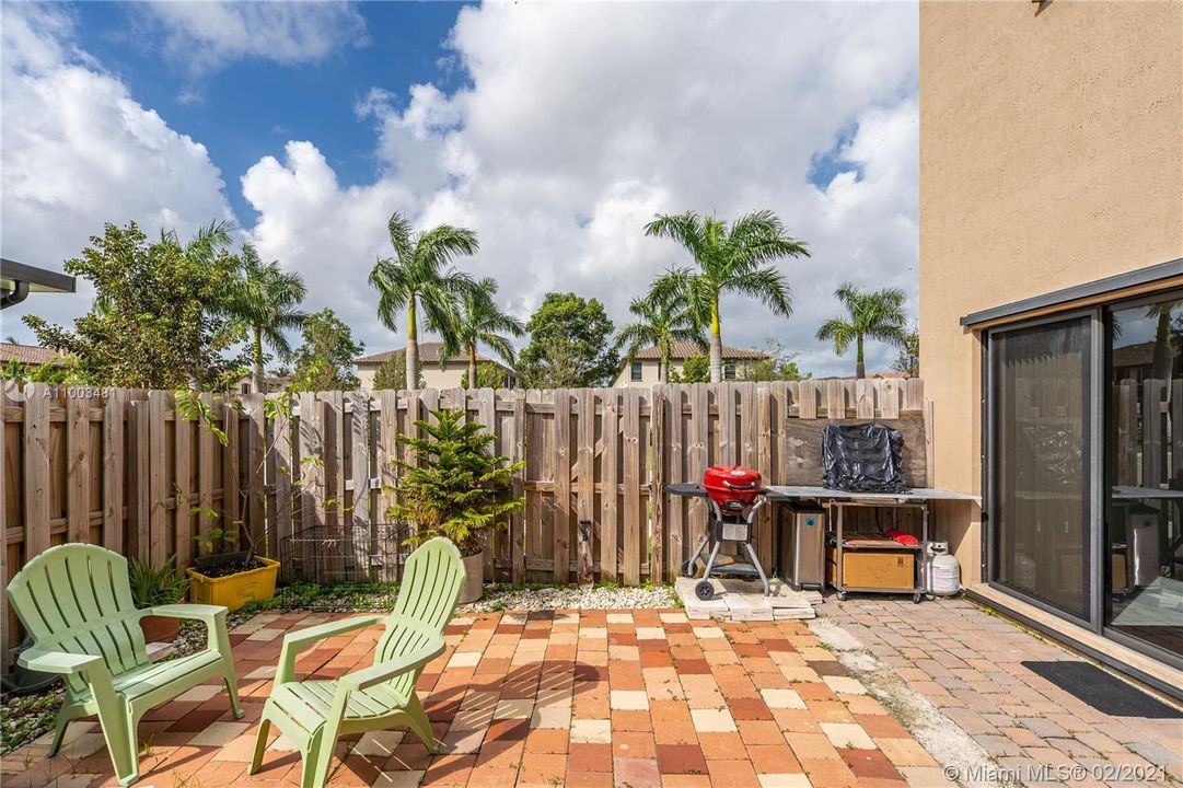 Vendido Recientemente: $249,000 (2 camas, 2 baños, 1422 Pies cuadrados)