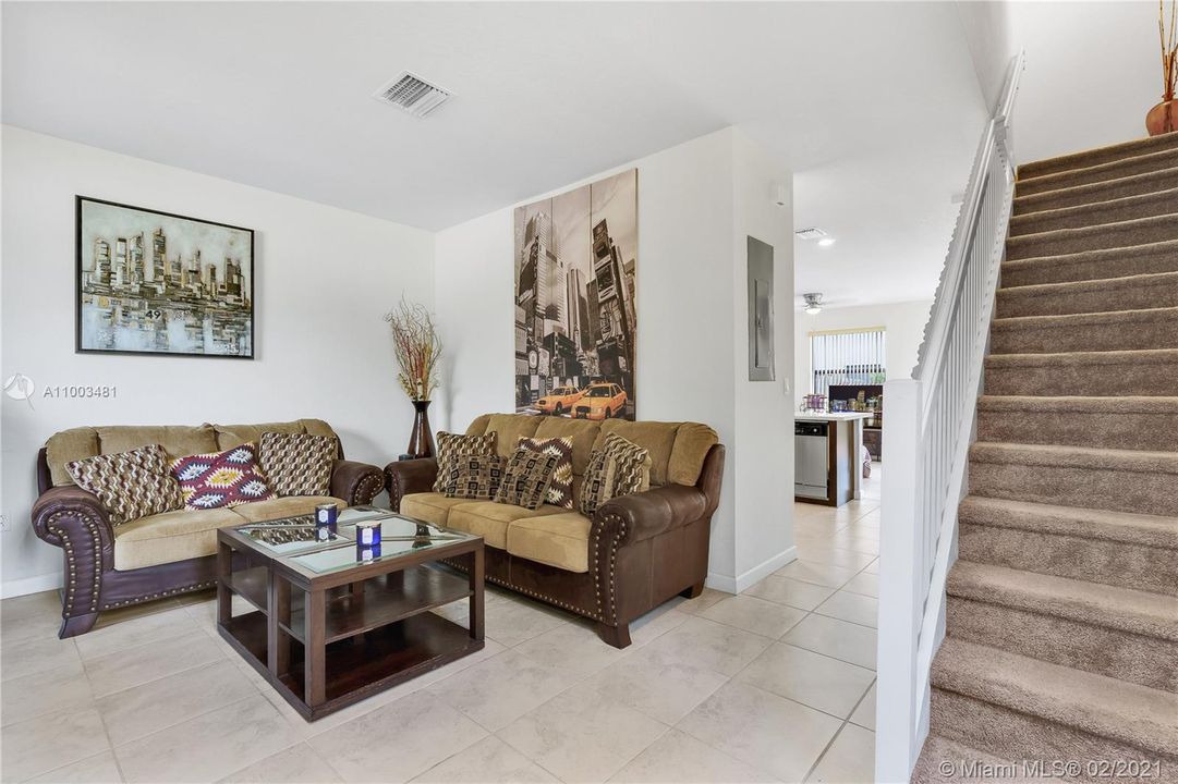 Vendido Recientemente: $249,000 (2 camas, 2 baños, 1422 Pies cuadrados)