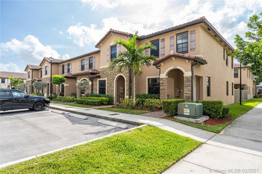 Vendido Recientemente: $249,000 (2 camas, 2 baños, 1422 Pies cuadrados)