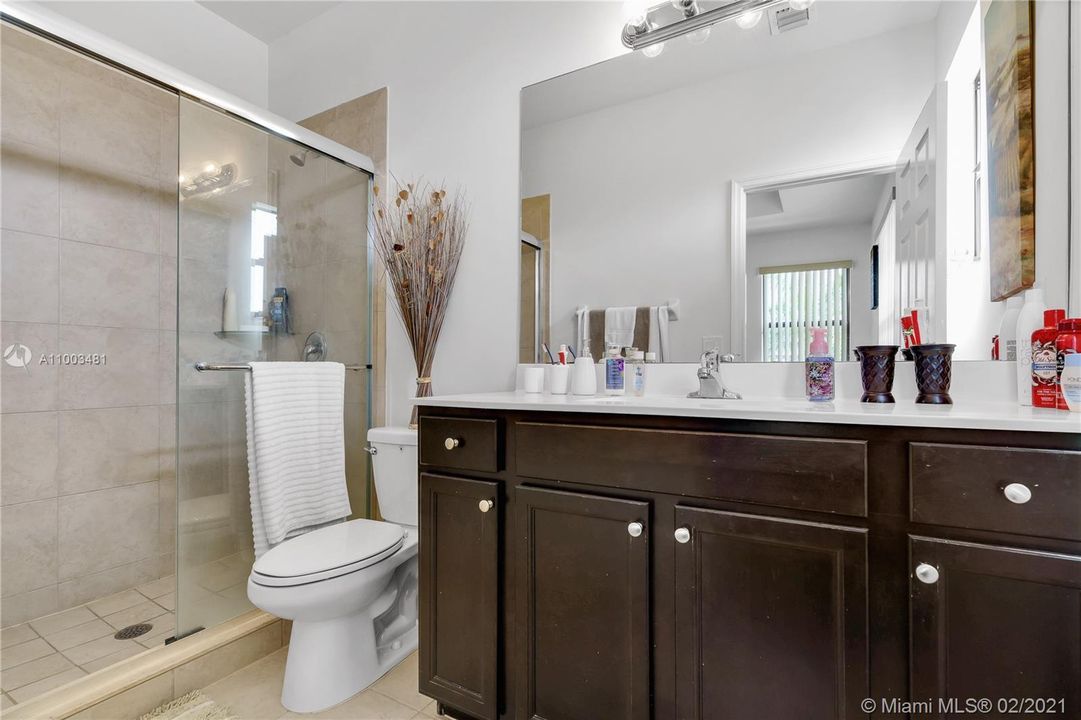 Vendido Recientemente: $249,000 (2 camas, 2 baños, 1422 Pies cuadrados)