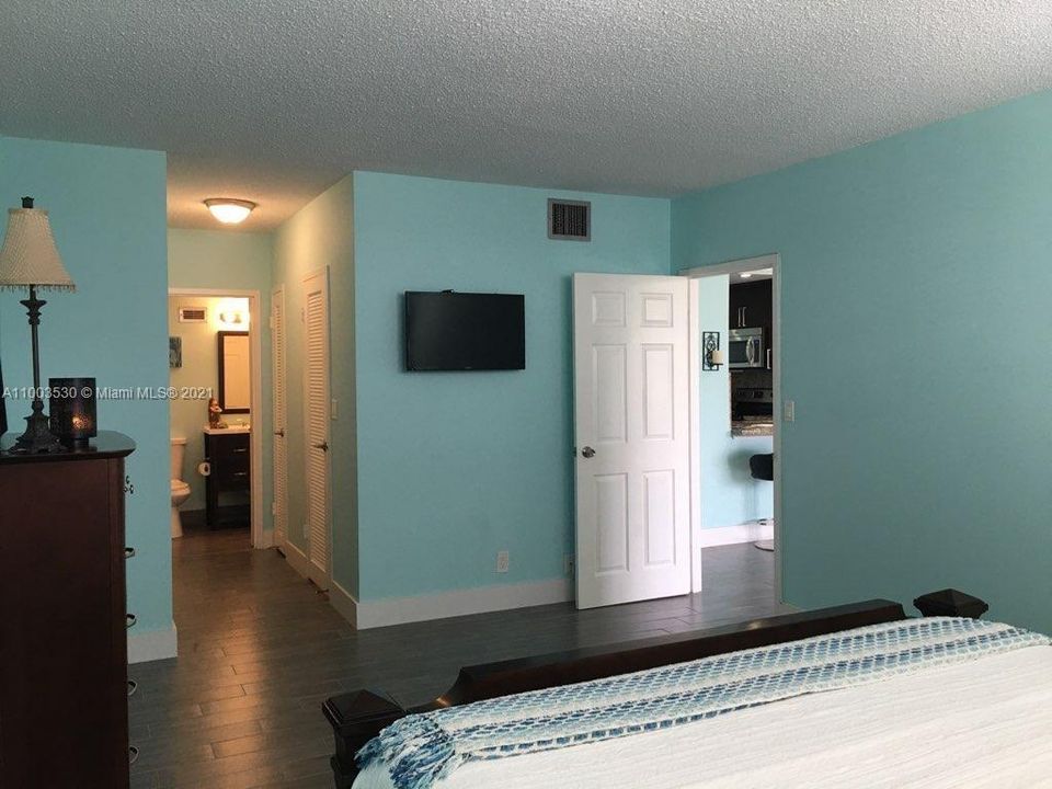 Recently Rented: $2,700 (1 beds, 1 baths, 871 Square Feet)