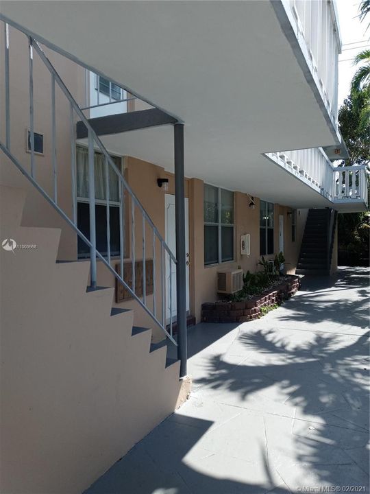 Recently Sold: $124,000 (1 beds, 1 baths, 478 Square Feet)