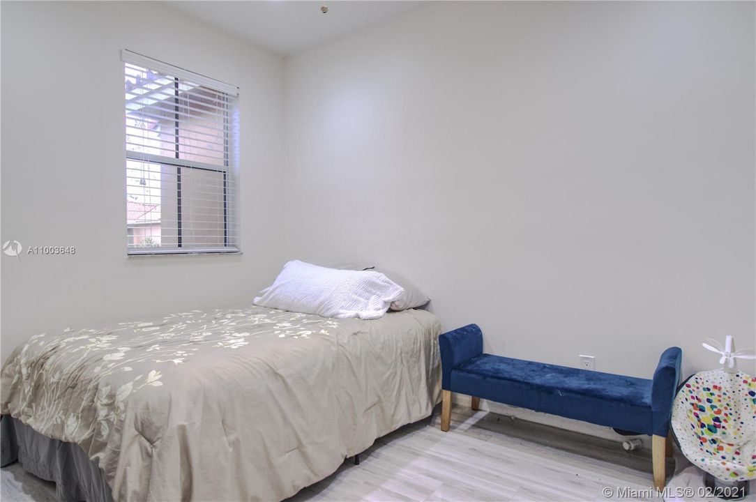 Vendido Recientemente: $300,000 (3 camas, 2 baños, 1616 Pies cuadrados)