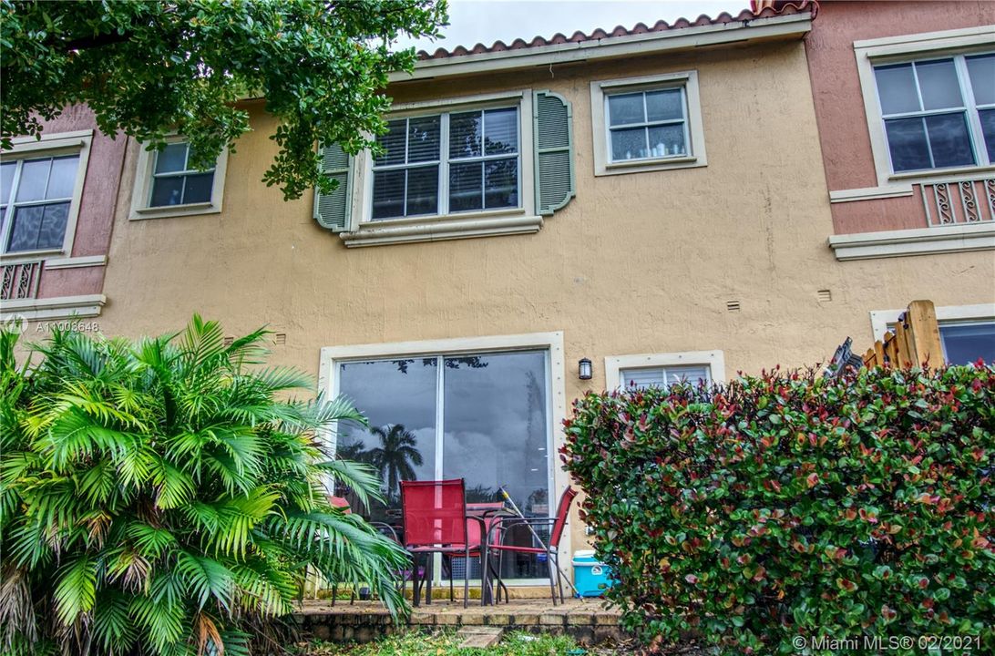 Vendido Recientemente: $300,000 (3 camas, 2 baños, 1616 Pies cuadrados)