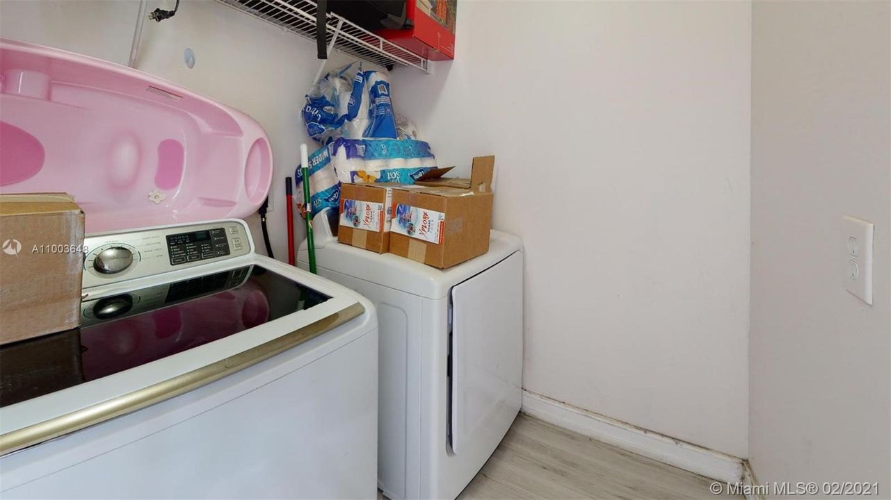 Vendido Recientemente: $300,000 (3 camas, 2 baños, 1616 Pies cuadrados)