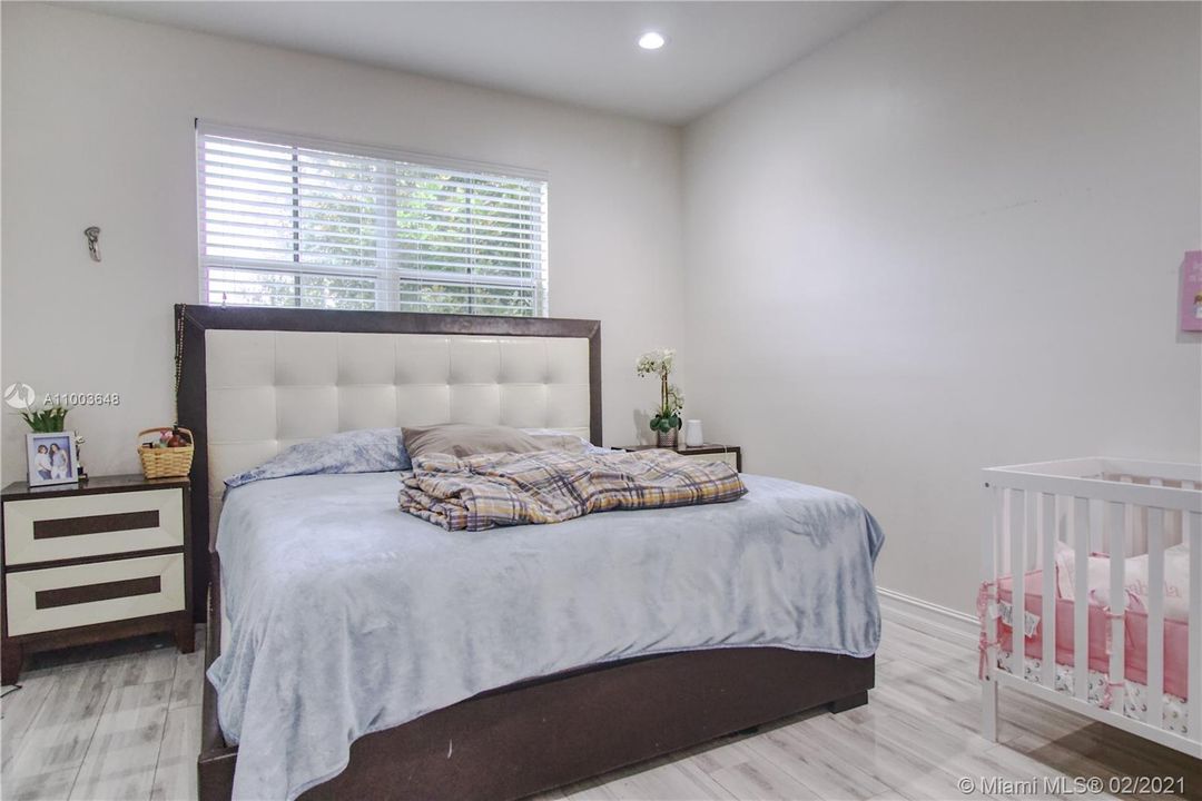 Vendido Recientemente: $300,000 (3 camas, 2 baños, 1616 Pies cuadrados)