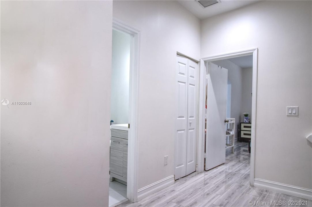 Vendido Recientemente: $300,000 (3 camas, 2 baños, 1616 Pies cuadrados)