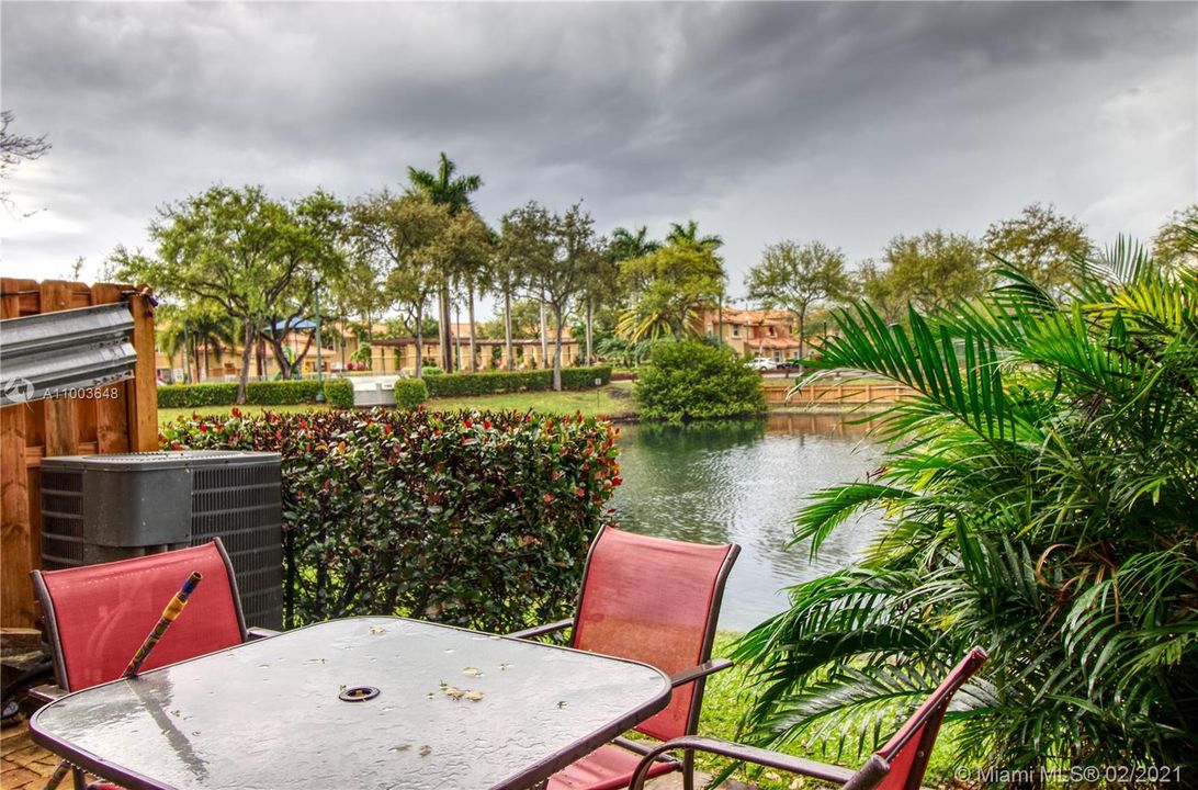 Vendido Recientemente: $300,000 (3 camas, 2 baños, 1616 Pies cuadrados)