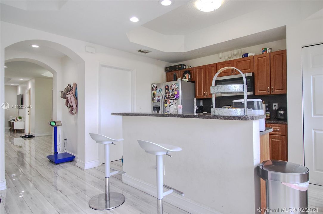 Vendido Recientemente: $300,000 (3 camas, 2 baños, 1616 Pies cuadrados)