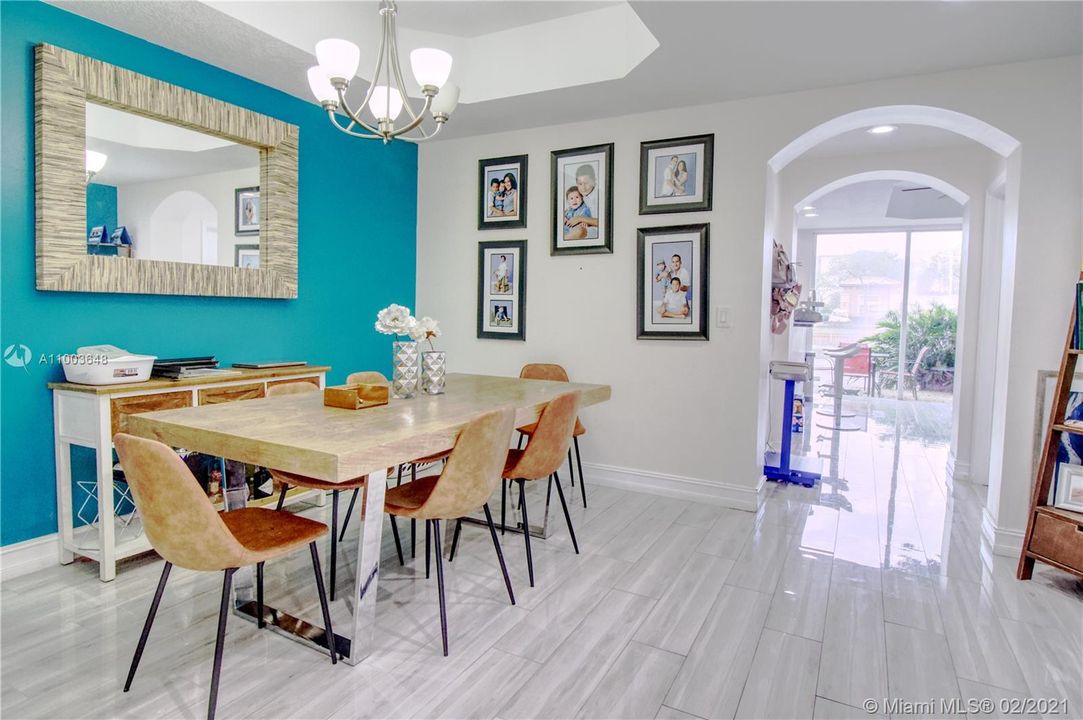 Vendido Recientemente: $300,000 (3 camas, 2 baños, 1616 Pies cuadrados)