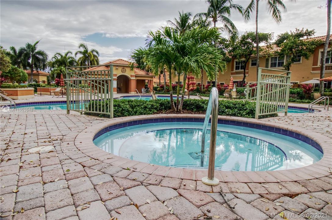 Vendido Recientemente: $300,000 (3 camas, 2 baños, 1616 Pies cuadrados)